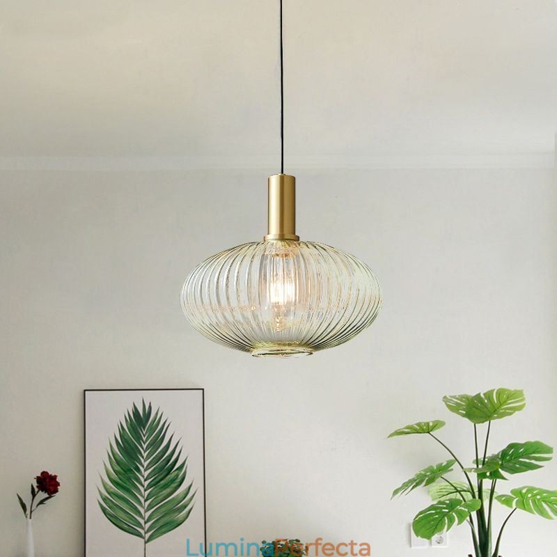 Lampă cu pandantiv modernă cu o lumină din sticlă