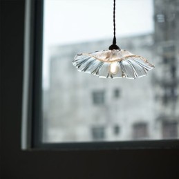 Lampă suspendată din sticlă transparentă cu frunze de lotus