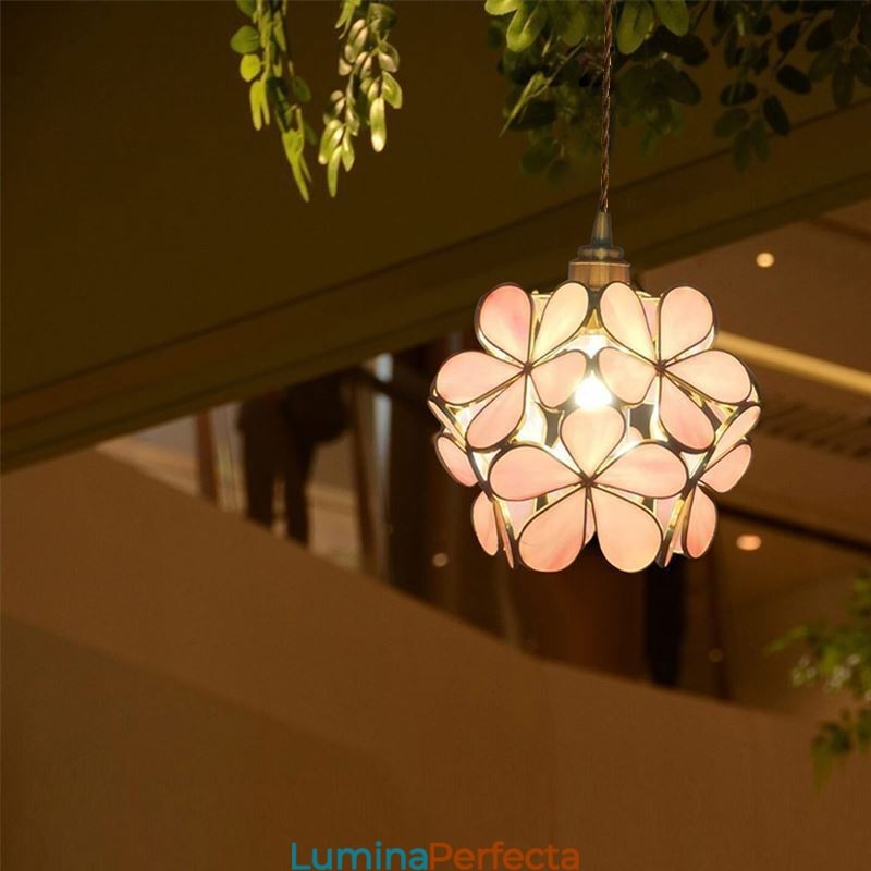Lampă de suspendare creativă nordică Iluminare pentru casă din sticlă Lampă în formă de petală