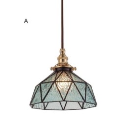 Lampă suspendată cu vitralii geometrice