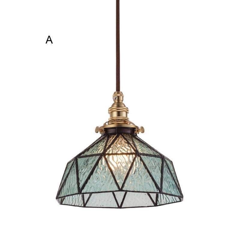 Lampă suspendată cu vitralii geometrice