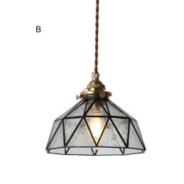 Lampă suspendată cu vitralii geometrice