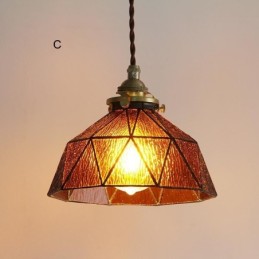Lampă suspendată cu vitralii geometrice