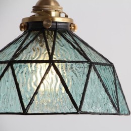 Lampă suspendată cu vitralii geometrice
