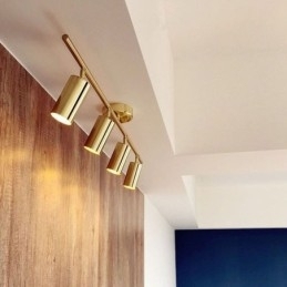 Lumină modernă, simplă, din aluminiu
