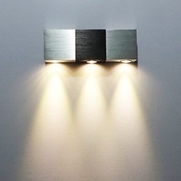 Aplică modernă de perete cu corp dreptunghiular din aluminiu