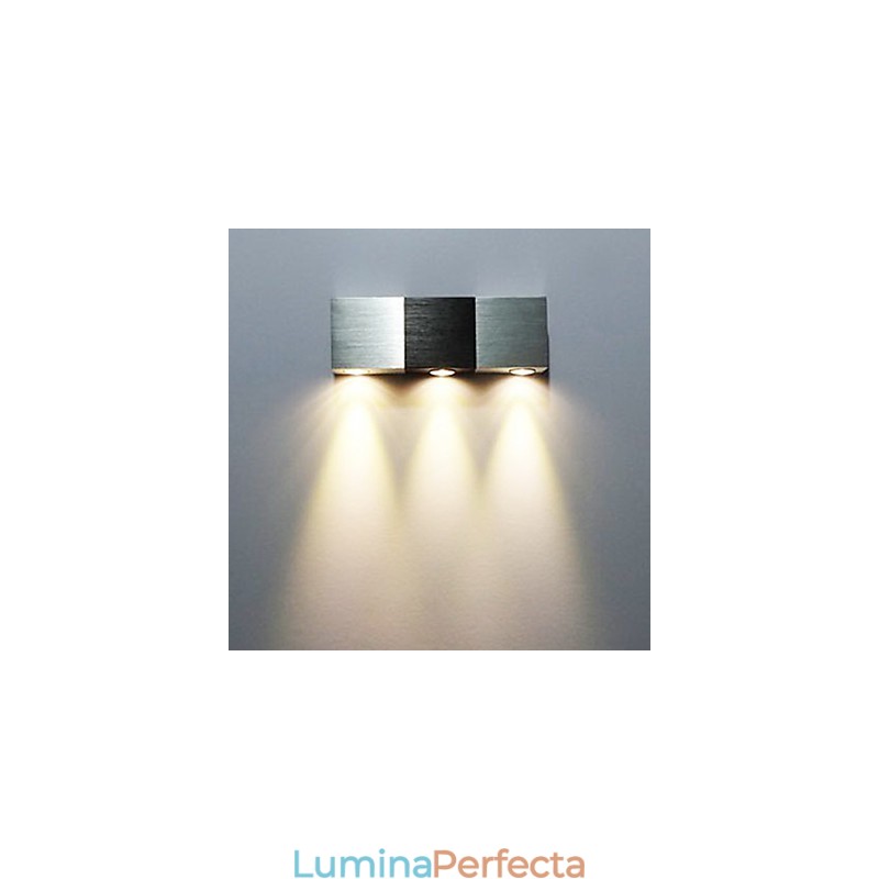 Aplică modernă de perete cu corp dreptunghiular din aluminiu