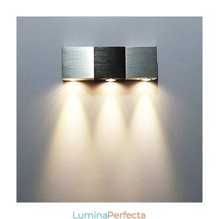 Aplică modernă de perete cu corp dreptunghiular din aluminiu Aplică modernă de perete cu corp dreptunghiular din aluminiu