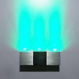 Aplică modernă de perete cu corp dreptunghiular din aluminiu