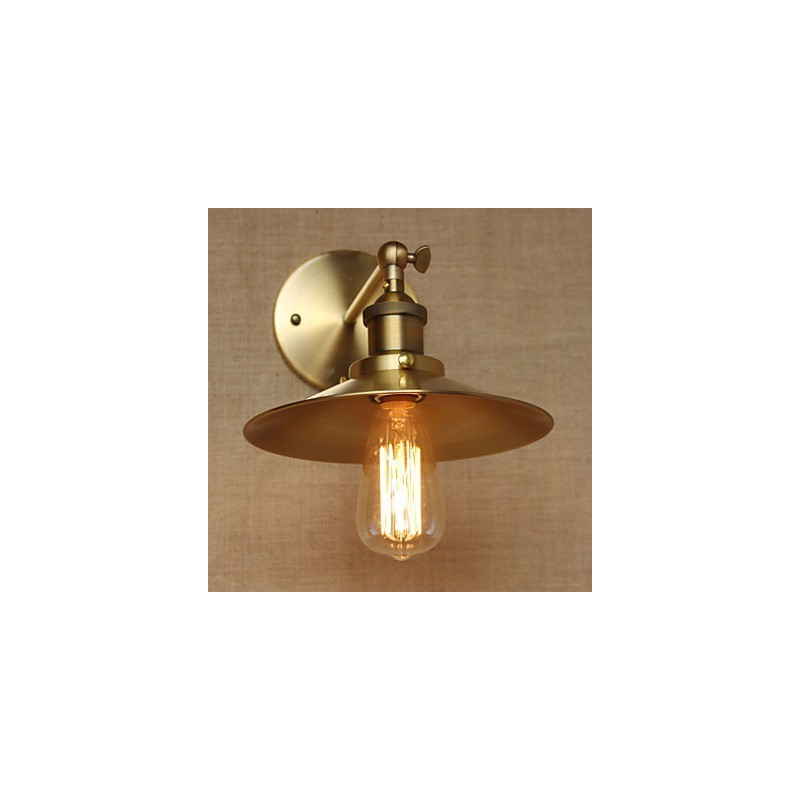 Vilă în stil industrial minimalist umbrele decorative retro din cupru în fața peretelui culoarului bisericii