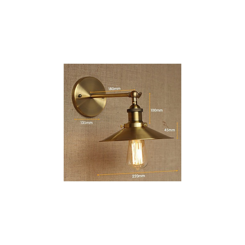 Vilă în stil industrial minimalist umbrele decorative retro din cupru în fața peretelui culoarului bisericii