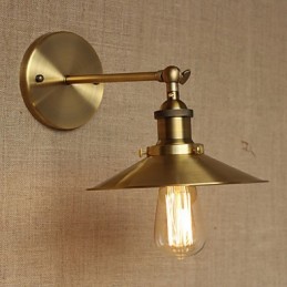 Vilă în stil industrial minimalist umbrele decorative retro din cupru în fața peretelui culoarului bisericii
