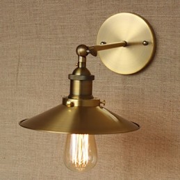 Vilă în stil industrial minimalist umbrele decorative retro din cupru în fața peretelui culoarului bisericii