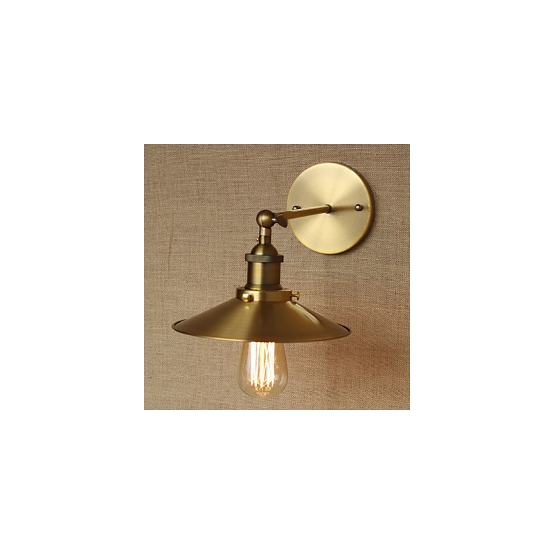Vilă în stil industrial minimalist umbrele decorative retro din cupru în fața peretelui culoarului bisericii