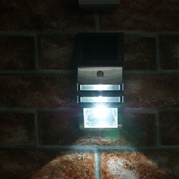 Lampă solară de perete albă cu senzor de mișcare PIR
