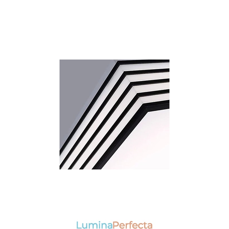 Lumină contractată și contemporană, neagră și pătrată