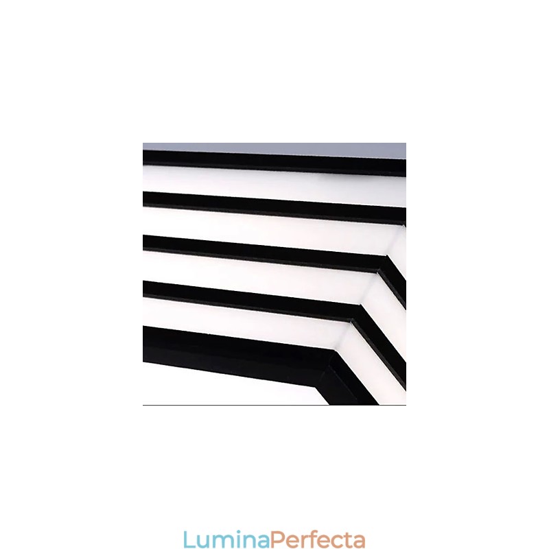 Lumină contractată și contemporană, neagră și pătrată