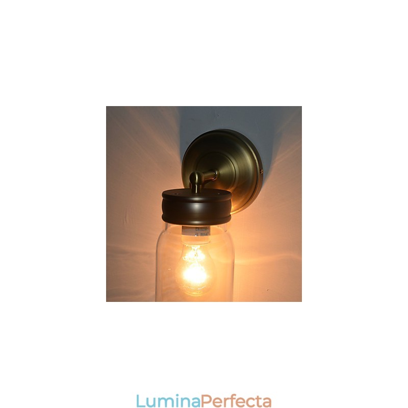 Lampă de perete rustică în formă de sticlă