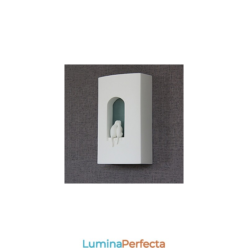 Aplică de perete albă modernă scurtă la modă. Lampă de perete de noptiere