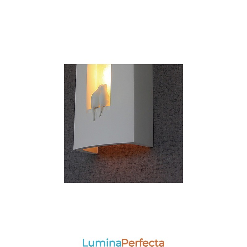 Aplică de perete albă modernă scurtă la modă. Lampă de perete de noptiere