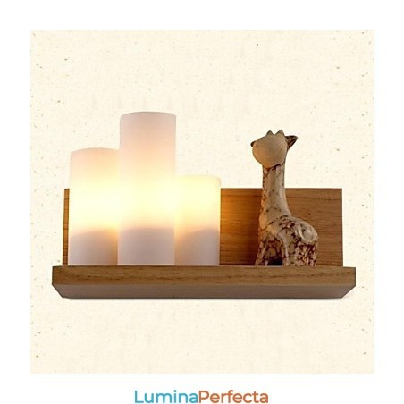 Lampă de perete cu trei lumini și sticlă