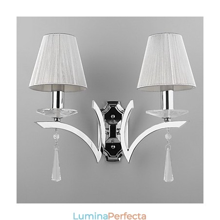 Aplică elegantă de perete cu 2 lumini decorate cu picături de cristal Aplică elegantă de perete cu 2 lumini decorate cu picături de cristal