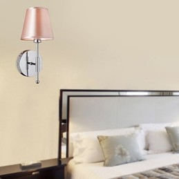 Lampă de perete cu design simplu, în lumină caldă