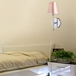 Lampă de perete cu design simplu, în lumină caldă