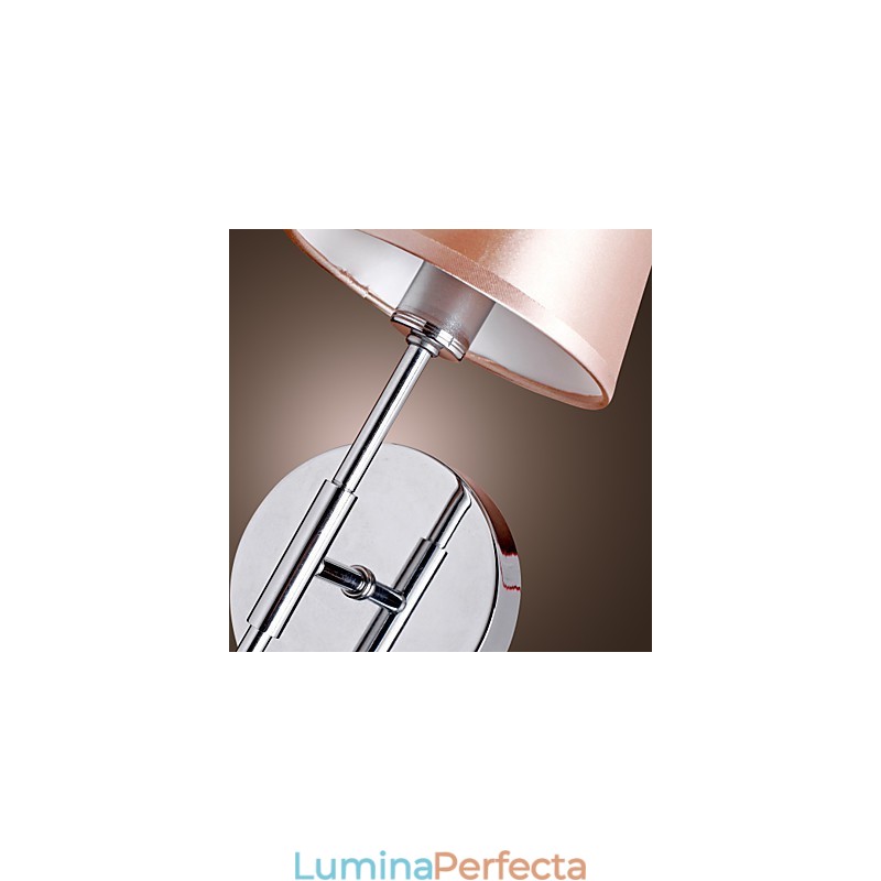 Lampă de perete cu design simplu, în lumină caldă