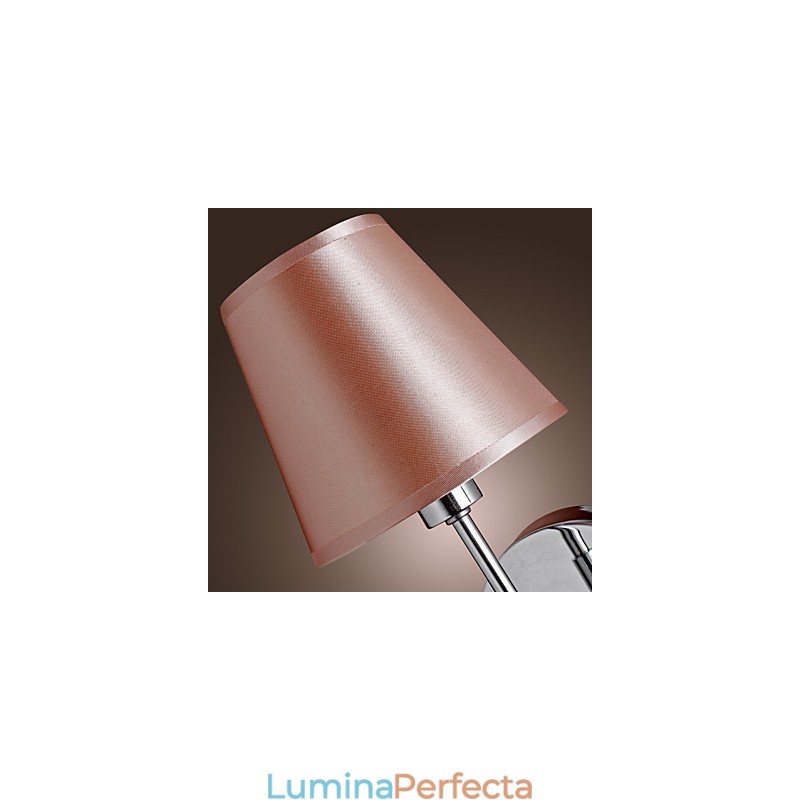 Lampă de perete cu design simplu, în lumină caldă