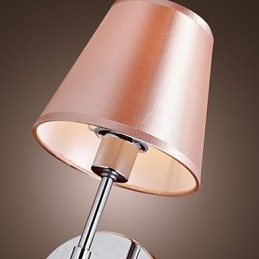 Lampă de perete cu design simplu, în lumină caldă