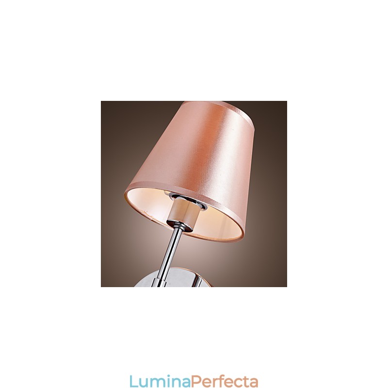 Lampă de perete cu design simplu, în lumină caldă