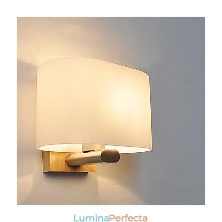 Țară simplă, modernă, caracteristică contemporană pentru protecția ochilor. Lumină ambientală. Aplice de perete Țară simplă, modernă, caracteristică contemporană pentru protecția ochilor. Lumină ambientală. Aplice de perete
