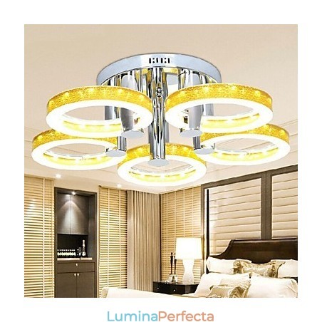 Candelabru simplu din acril cu 5 lumini (finisare cromată) Candelabru simplu din acril cu 5 lumini (finisare cromată)