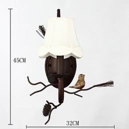 Lampă de perete din metal vintage nord-american cu pasăre din rășină și lampă de perete cu con de pin potrivită pentru lumina de perete din sufragerie