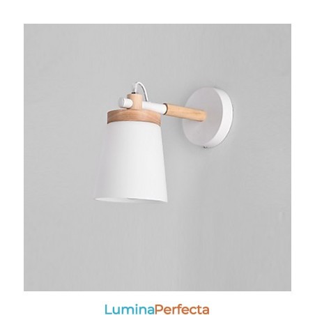 Abajur din sticlă și bază metalică sunt dotate cu aplice de perete cu lumină ambientală