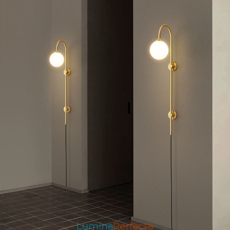 Aplic modern de perete auriu periat