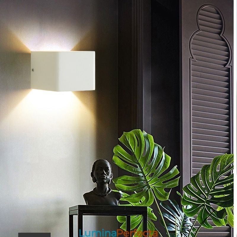 Lampă de perete din aluminiu pentru balcon cu montare la suprafață