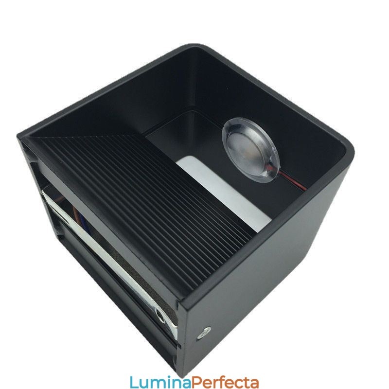 Lampă de perete din aluminiu pentru balcon cu montare la suprafață