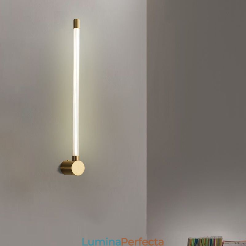 Lampă de perete modernă cu bandă acrilică din alamă