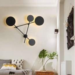 Lampă de perete modernă în formă geometrică
