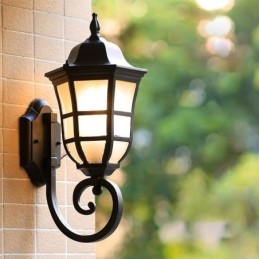Lampă europeană de perete retro Lampă de exterior cu un singur cap, sticlă mată, rezistentă la apă