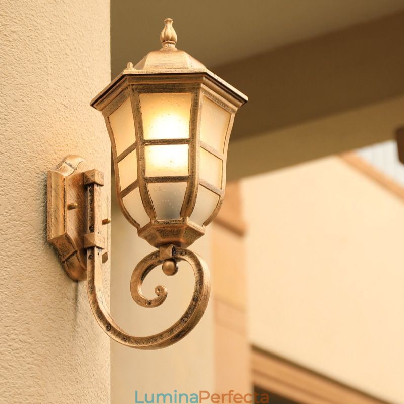 Lampă europeană de perete retro Lampă de exterior cu un singur cap, sticlă mată, rezistentă la apă