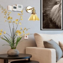 Lampă de perete modernă cu abajur din sticlă