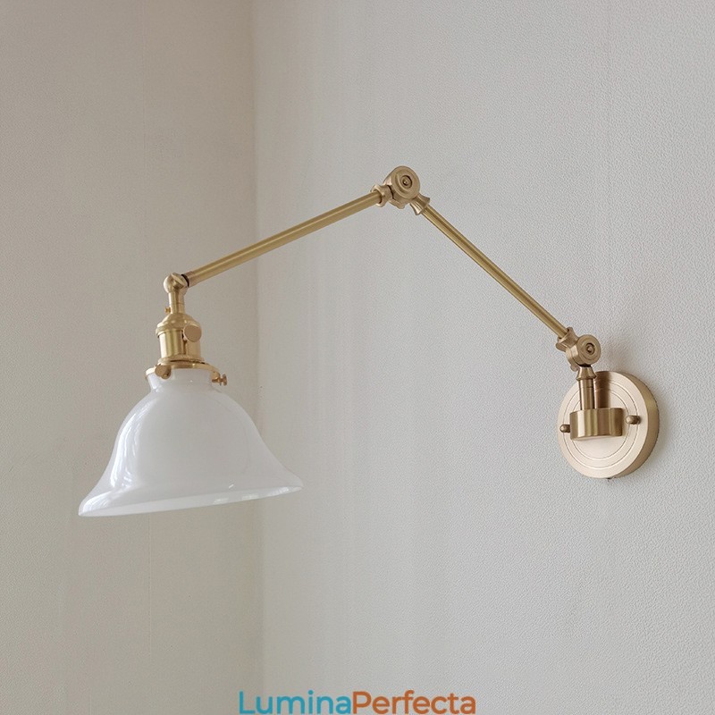 Lampă de perete modernă cu abajur din sticlă