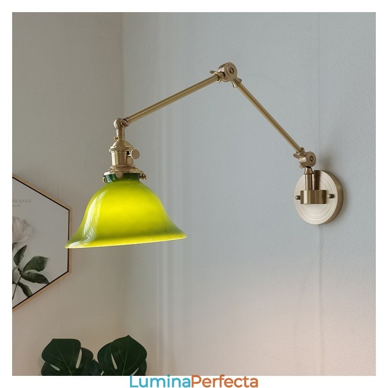 Lampă de perete modernă cu abajur din sticlă