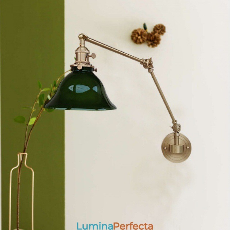 Lampă de perete modernă cu abajur din sticlă