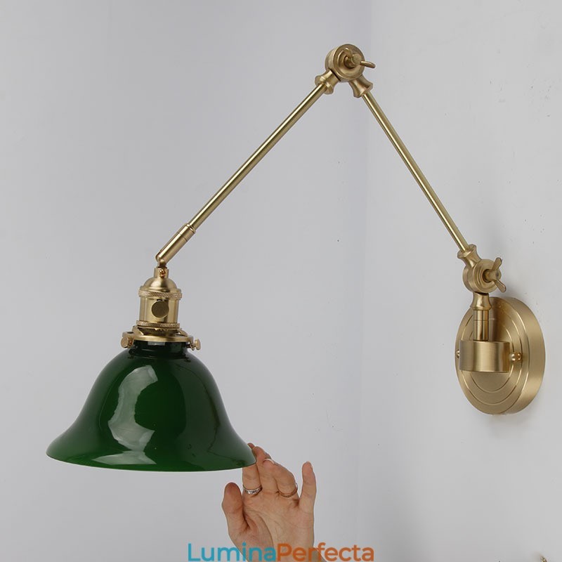 Lampă de perete modernă cu abajur din sticlă