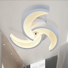Iluminat candelabru din acril de interior