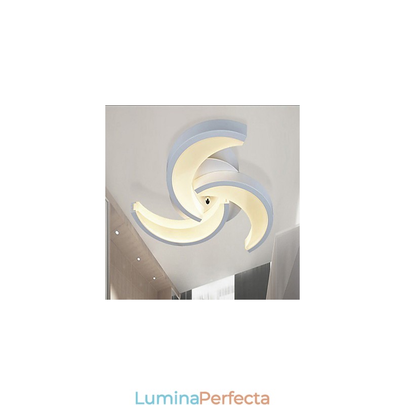 Iluminat candelabru din acril de interior